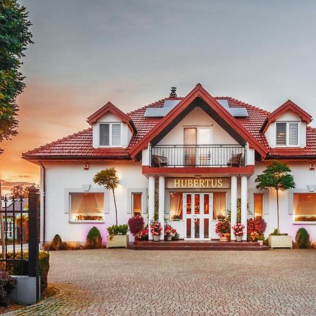 Hotel Hubertus Wola Rzedzinska Exterior foto