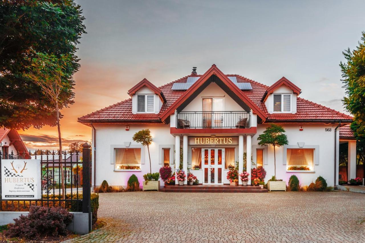 Hotel Hubertus Wola Rzedzinska Exterior foto